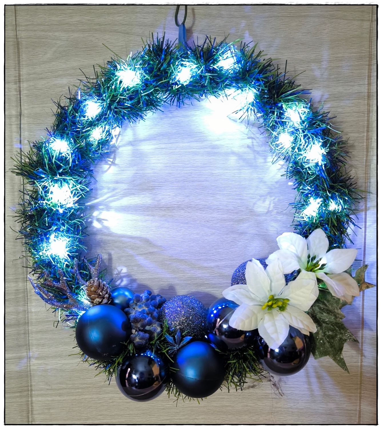 Stroik wiszący ze światełkami