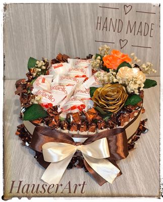 Słodki upominek tort