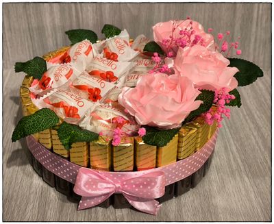 Słodki upominek tort