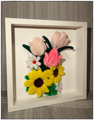 Ramka z wiecznymi kwiatami – delikatna kompozycja