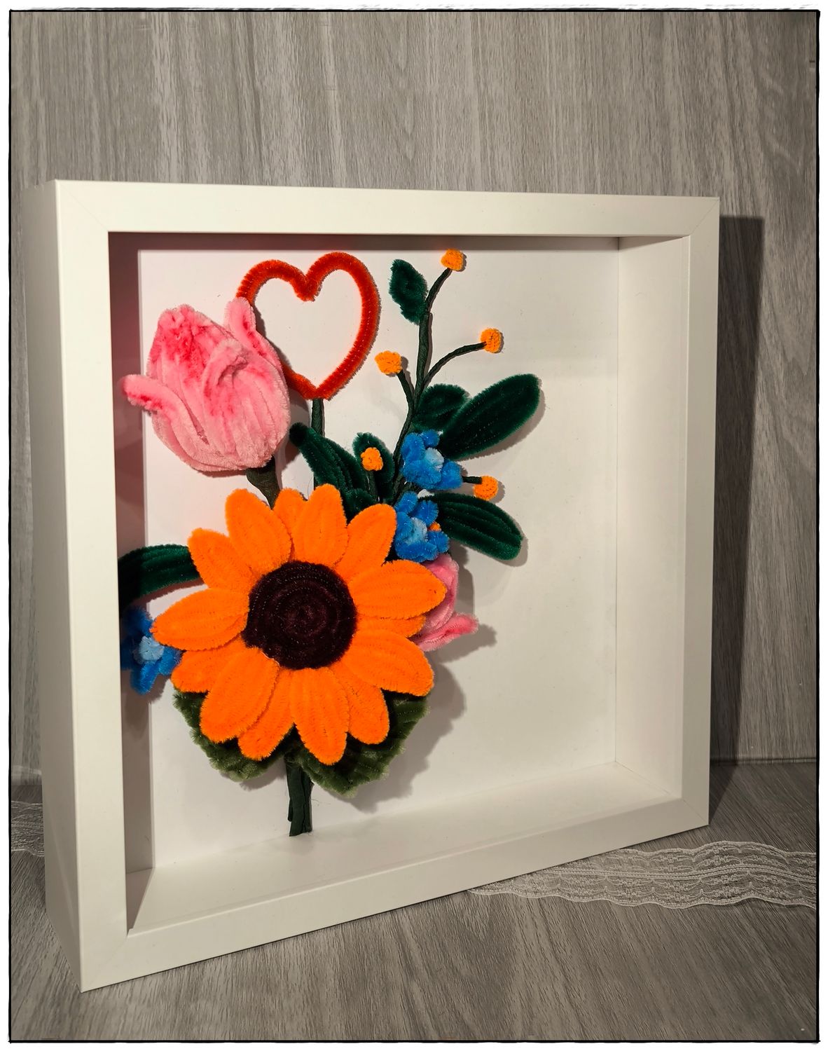 Ramka z wiecznymi kwiatami w stylu romantycznym