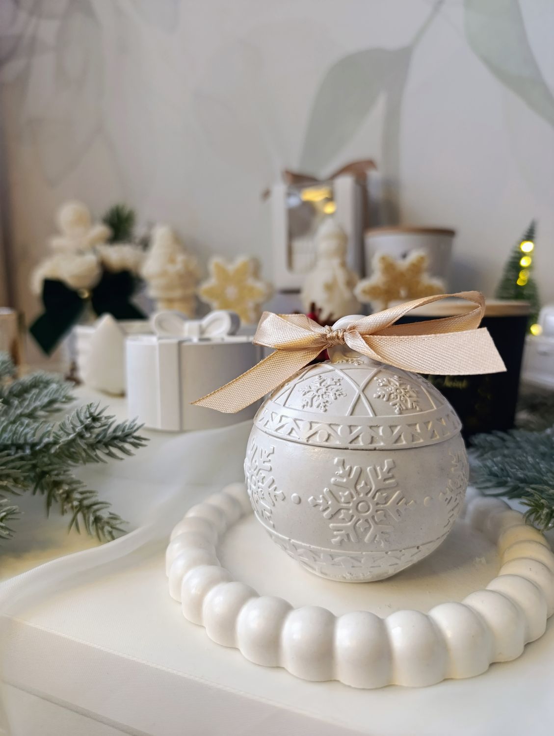 Bombka – Świeca Sojowa 50 g w Gipsowej Szkatułce