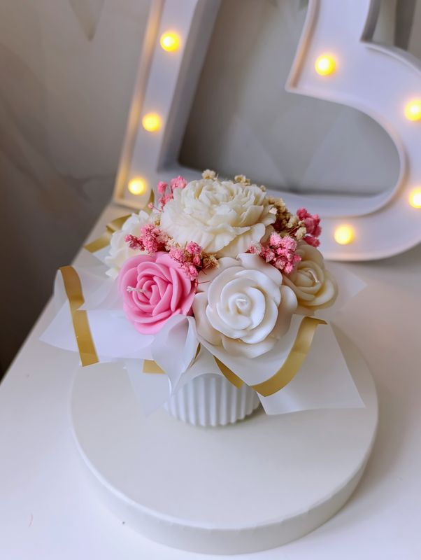 Sojowy Flower Box "Aksamitna Delikatność"