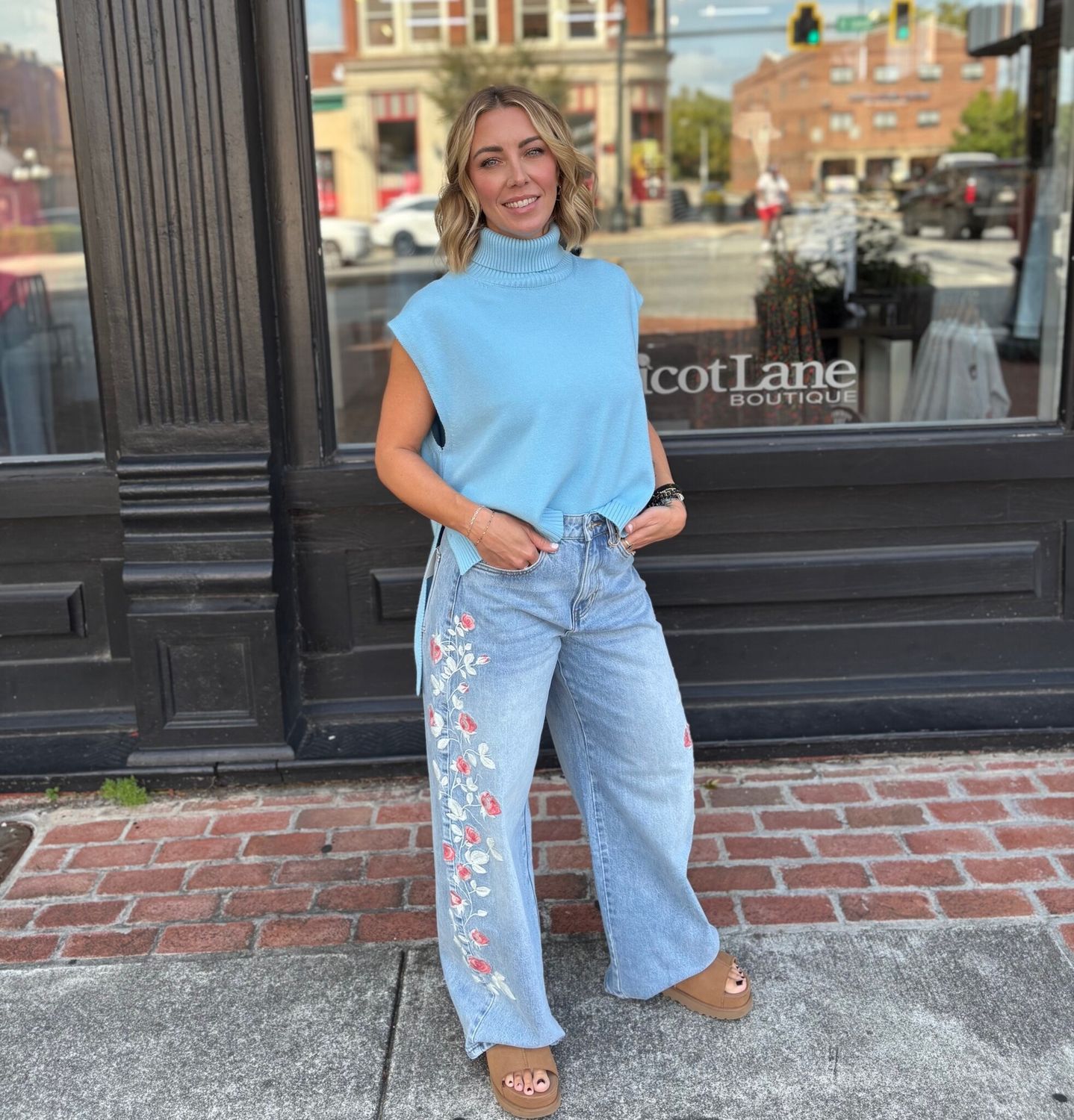 FLORAL HIGH RISE BARREL LEG JEAN