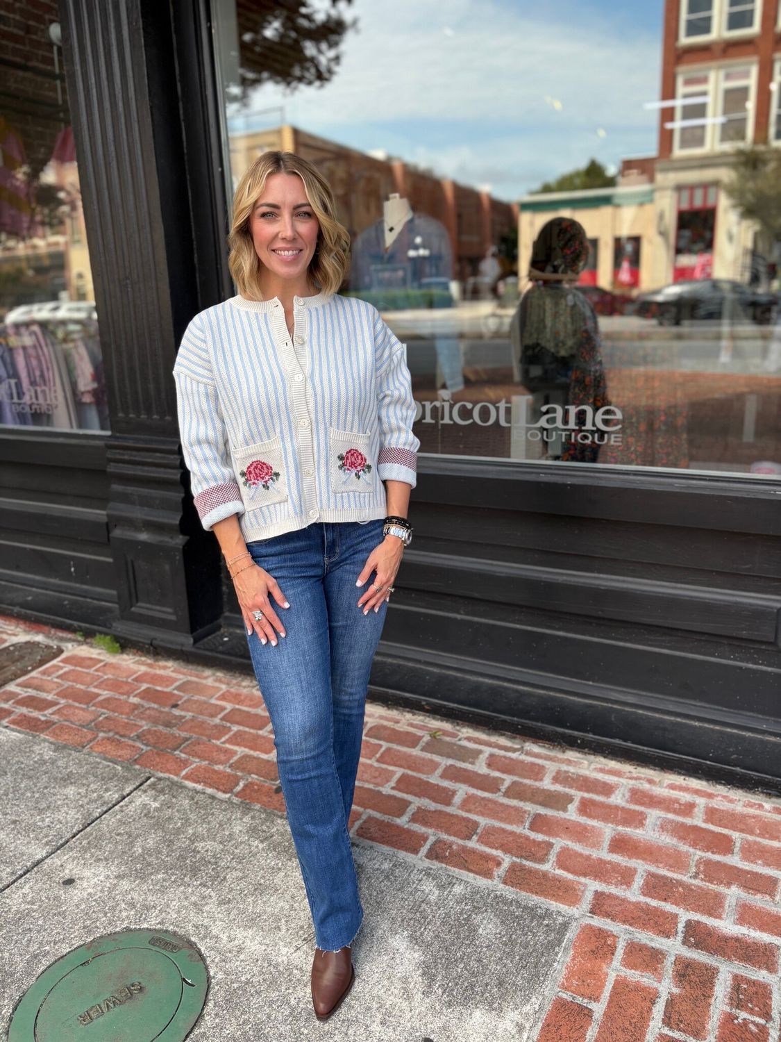 LOW RISE BOOTCUT DENIM JEANS RAW HEM