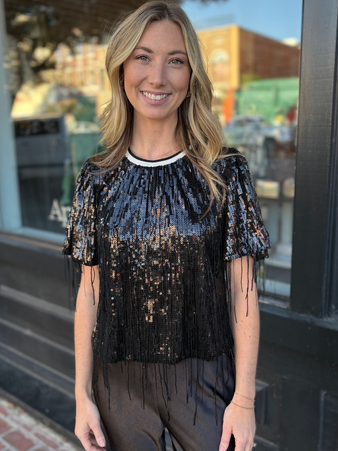 BLACK CAT DANGLING-FRINGE S/S TOP