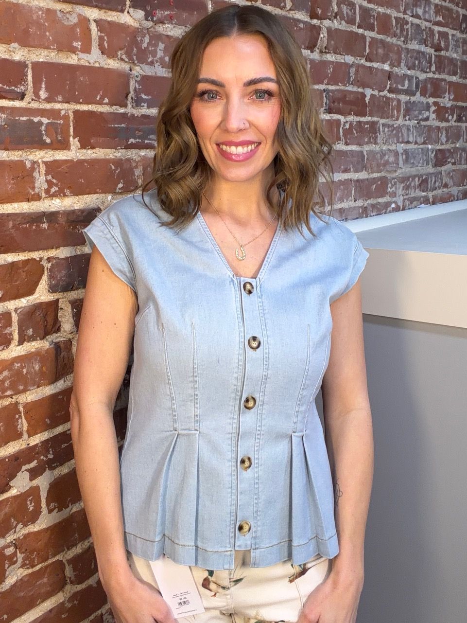 THE BRIARWOOD CHAMBRAY TOP