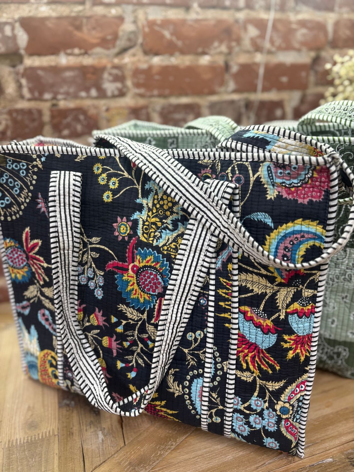 PAISLEY CRAYON QUILTED BAG