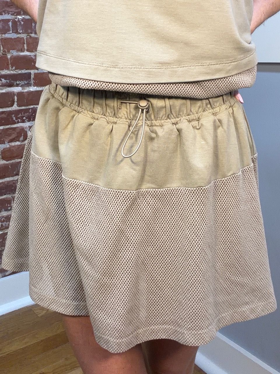DRIFTWOOD TEXTURED MINI SKORT