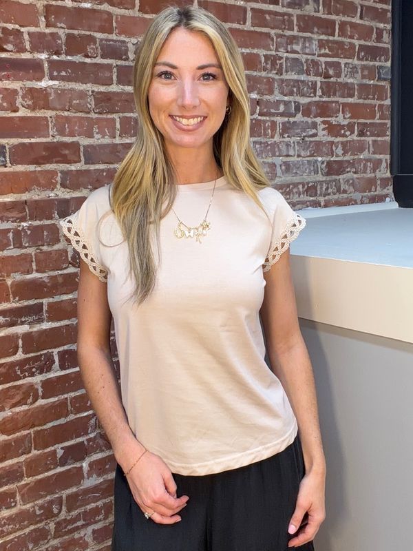 EVERYDAY GRACE LACE SLEEVE TEE