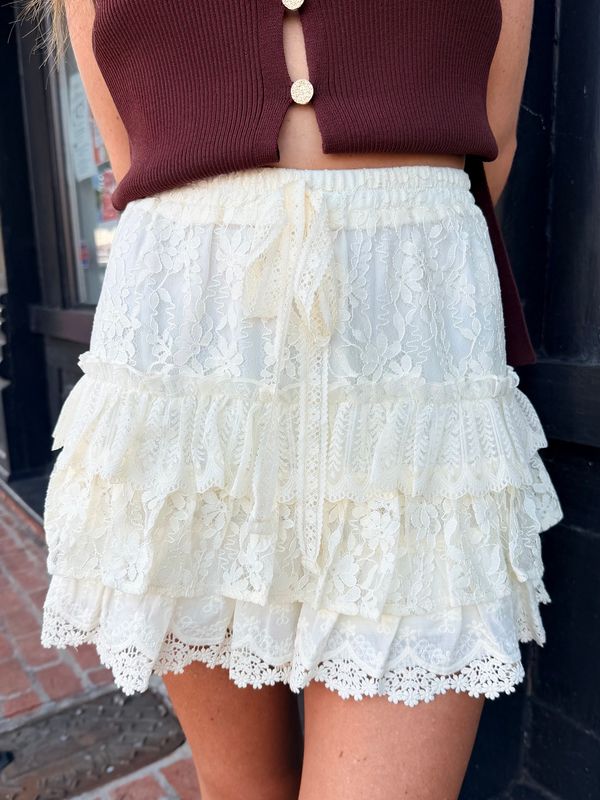 MAGNOLIA LANE FRILL SHORT