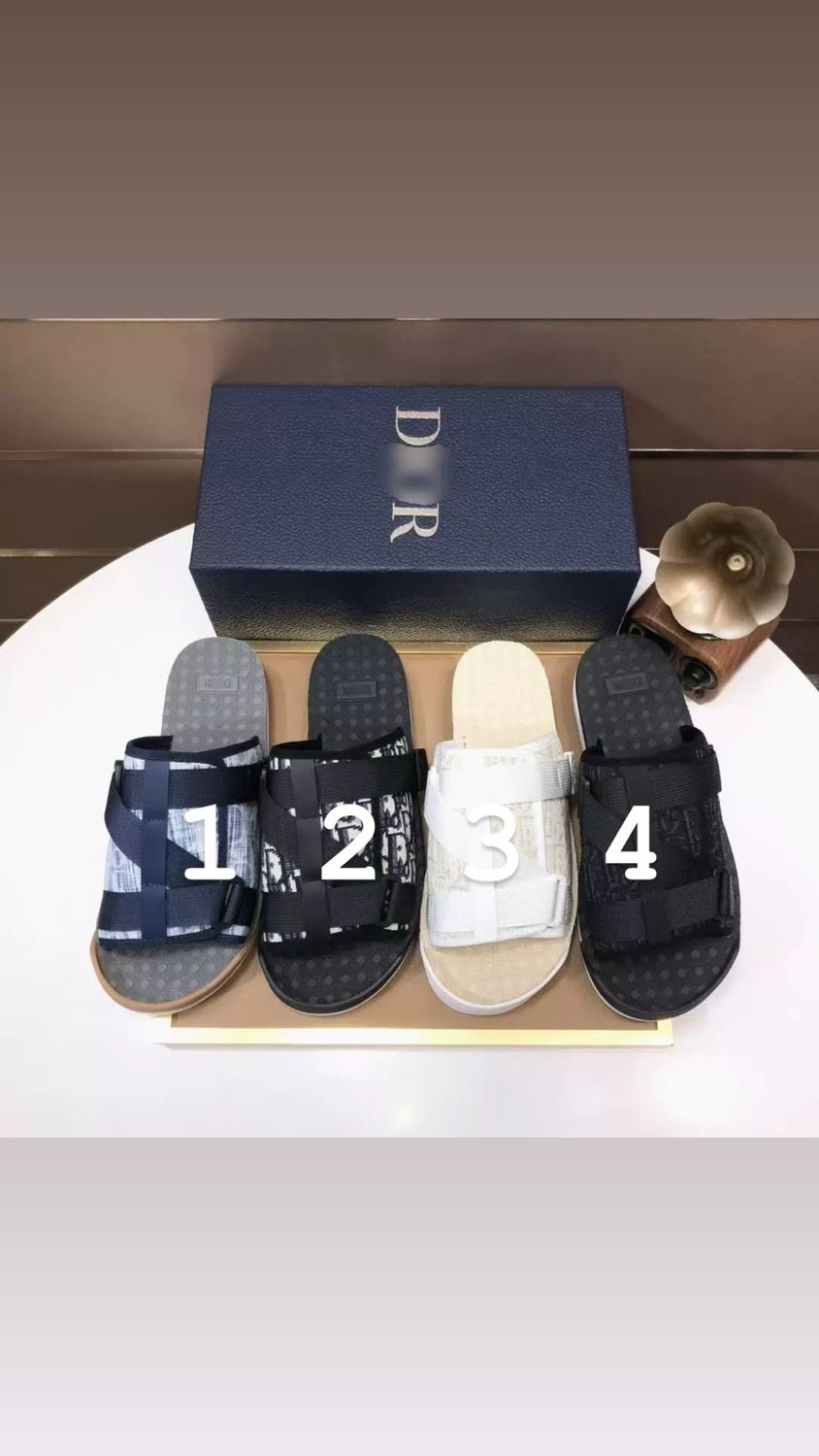 Slippers 9 - 4 Colori