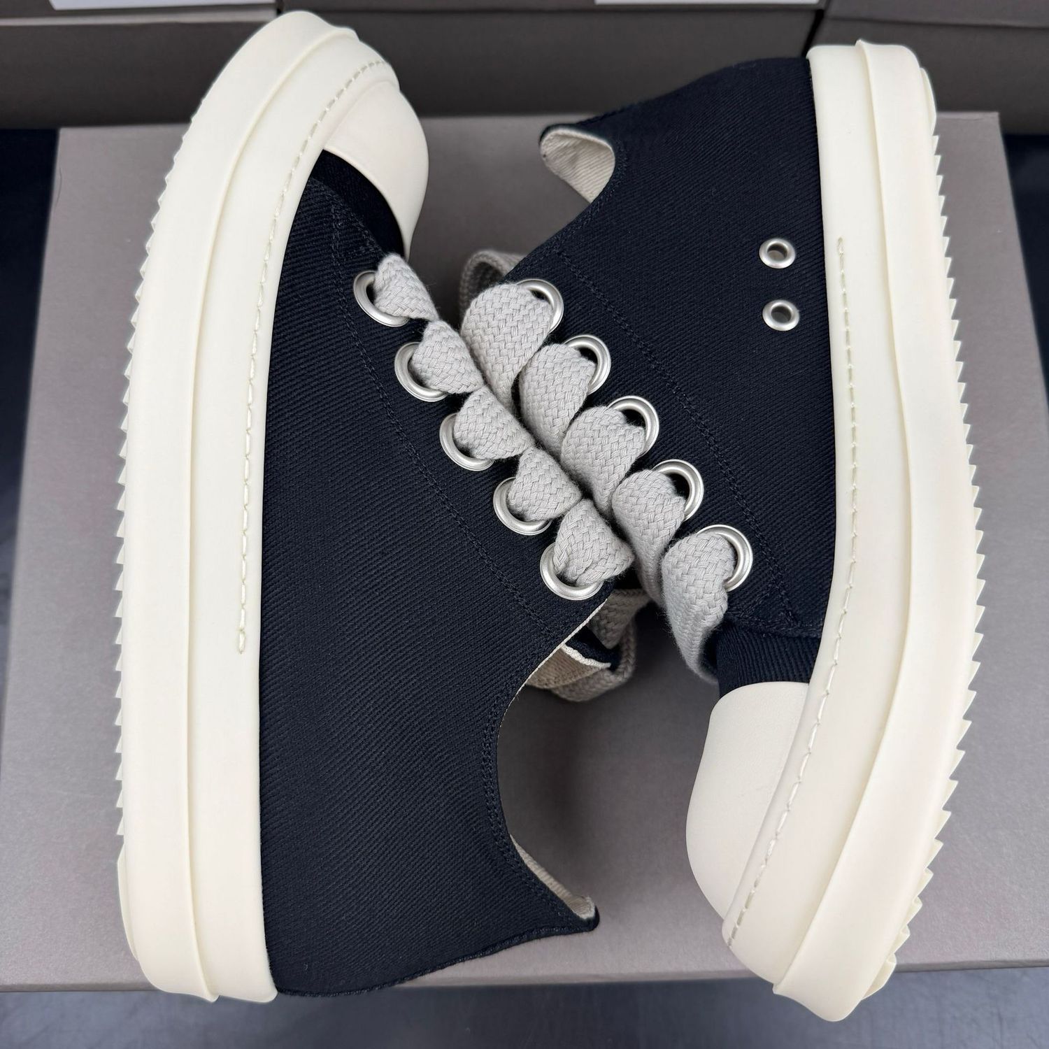 Sneakers 139