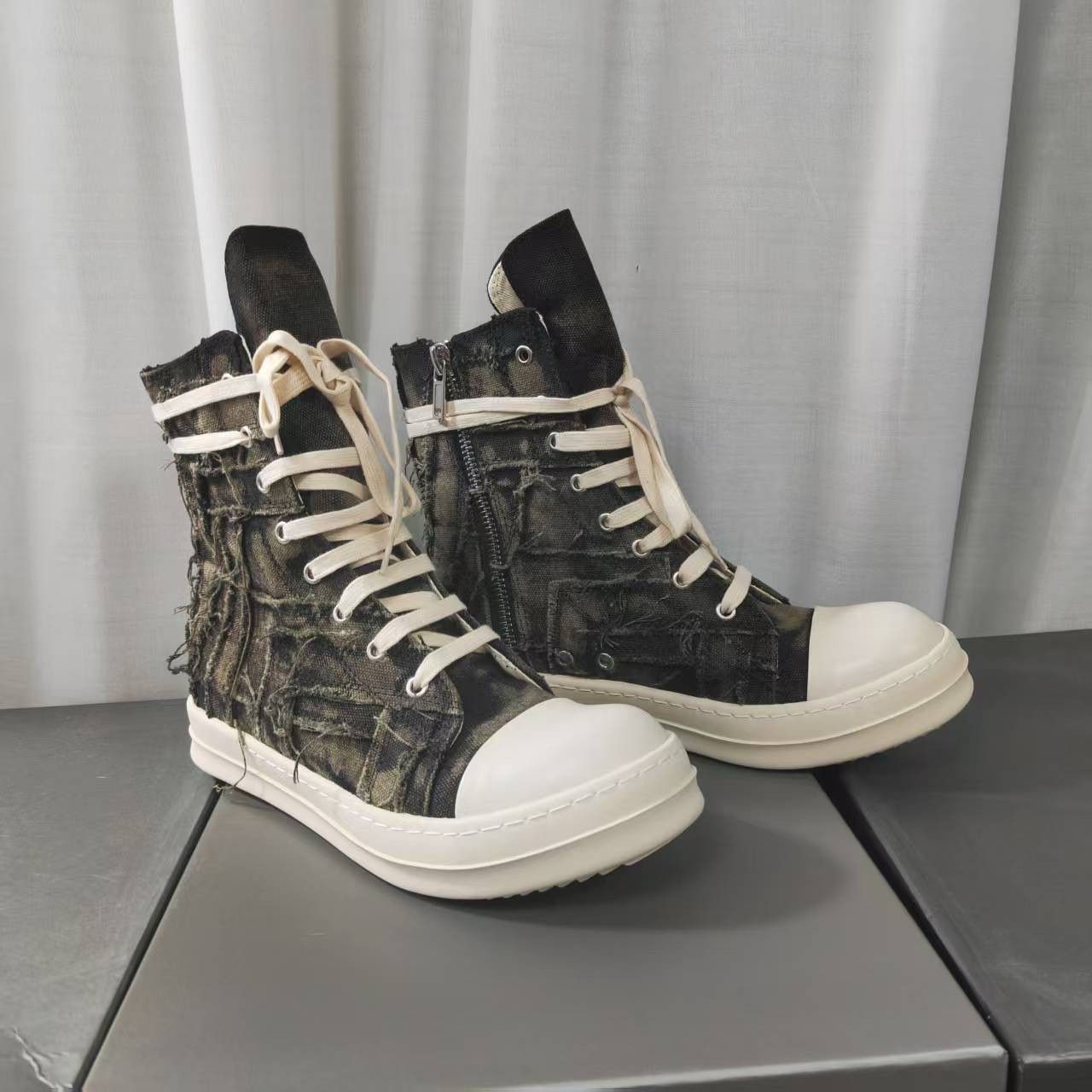 Sneakers 205