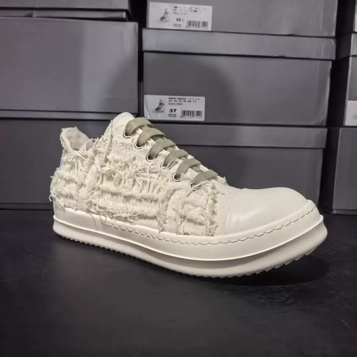 Sneakers 211