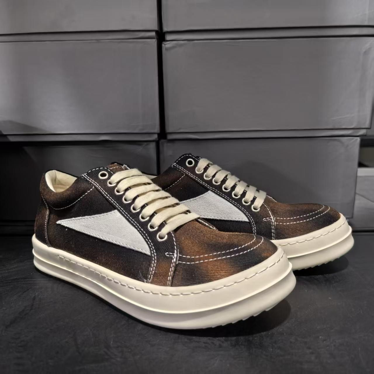 Sneakers 203