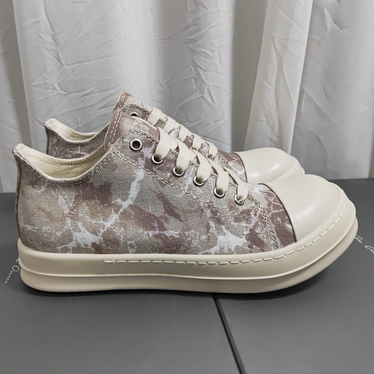 Sneakers 206