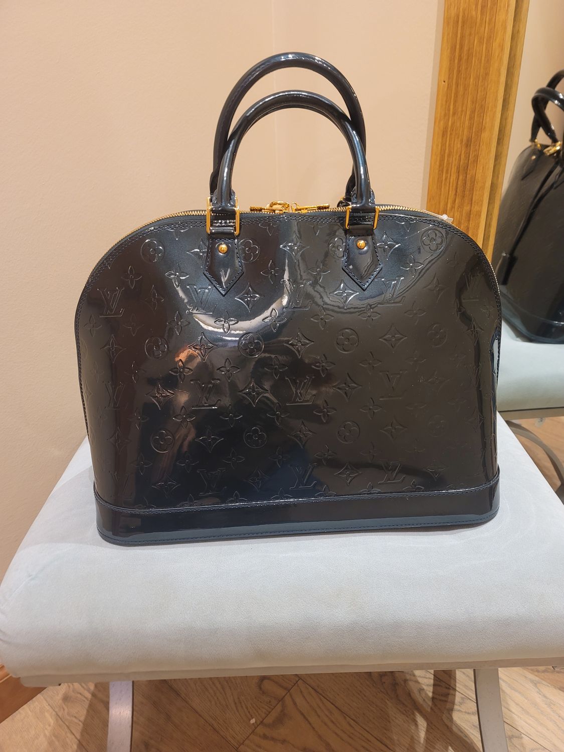 Louis Vuitton Alma Vernis GM Handbag