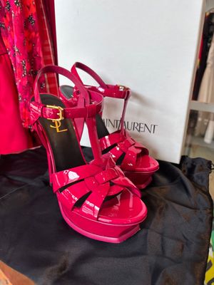 Yves Saint Laurent Pumps