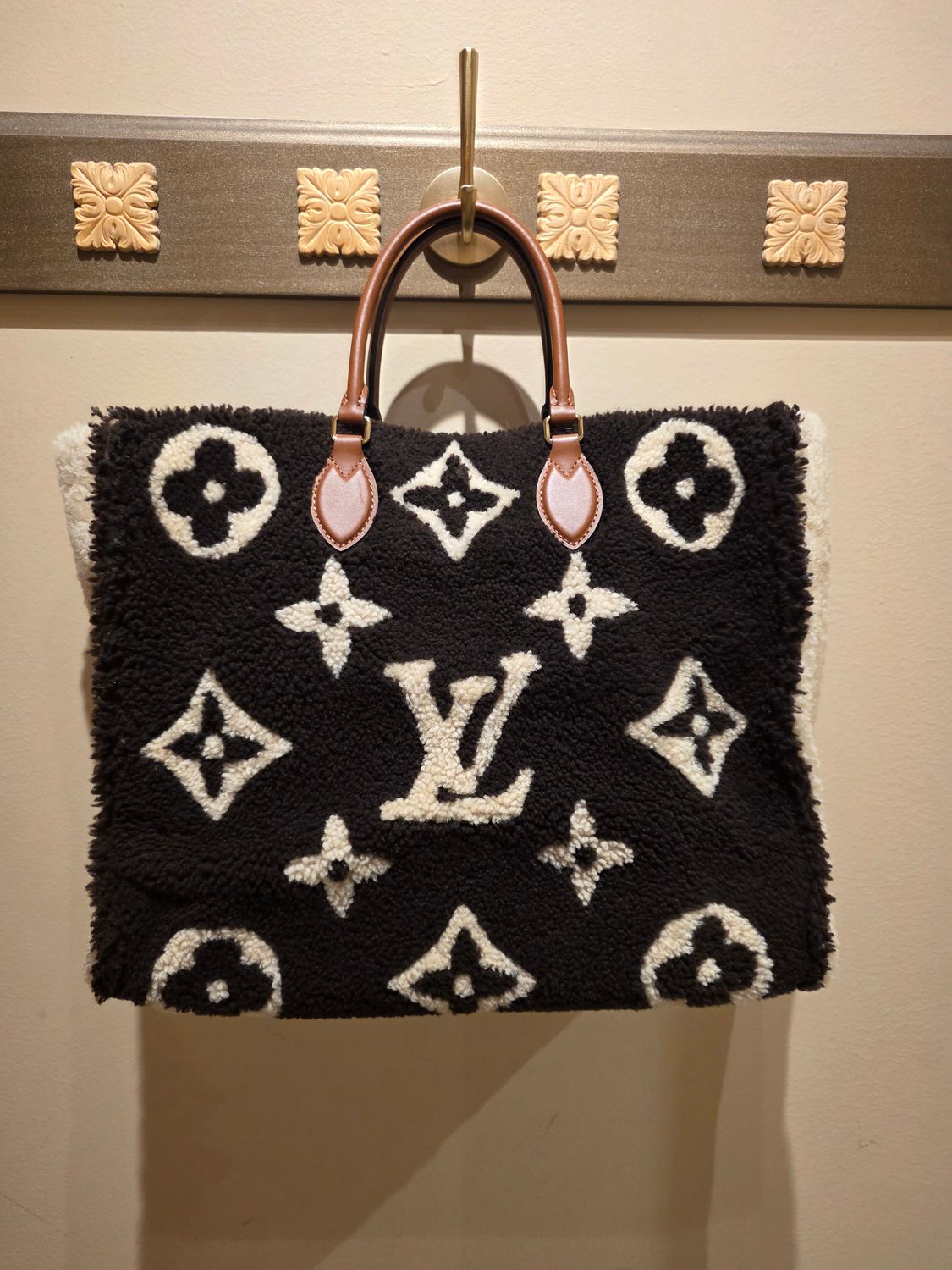 Louis Vuitton Teddy On The Go GM Handbag