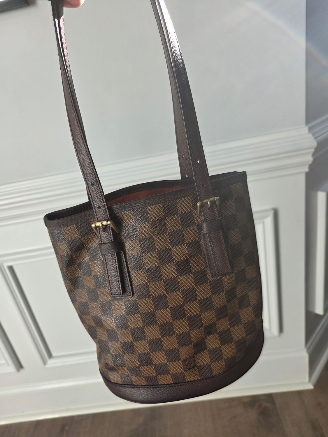 Louis Vuitton Damier Ebene Marais Bucket Bag Louis Vuitton Damier Ebene Marais Bucket Bag