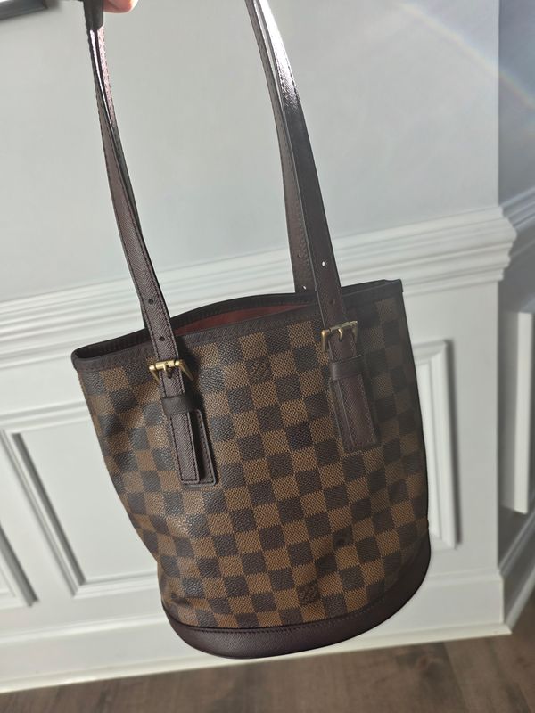 Louis Vuitton Damier Ebene Marais Bucket Bag Louis Vuitton Damier Ebene Marais Bucket Bag