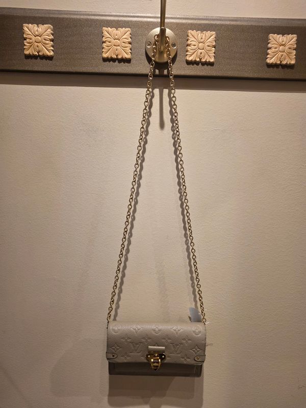 Louis Vuitton Monogram Empreinte Crossbody Louis Vuitton Monogram Empreinte Crossbody