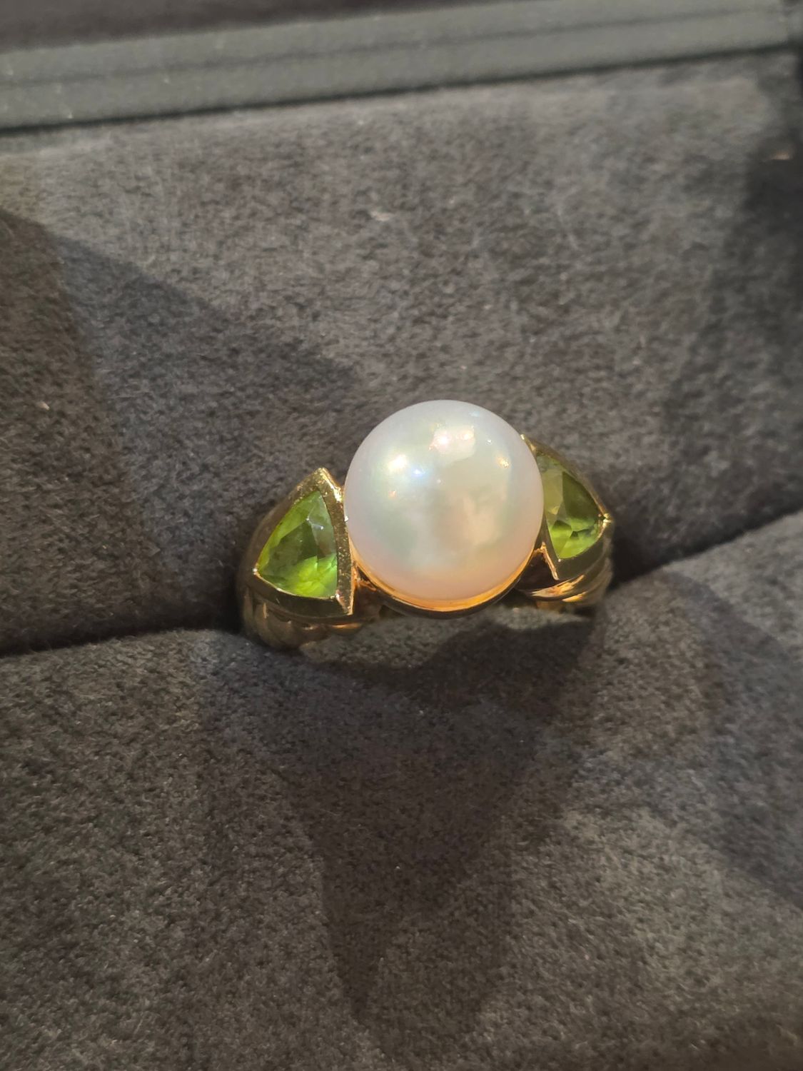 David Yurman 18k Gold Cultured Pearl Peridot Ring size 6
