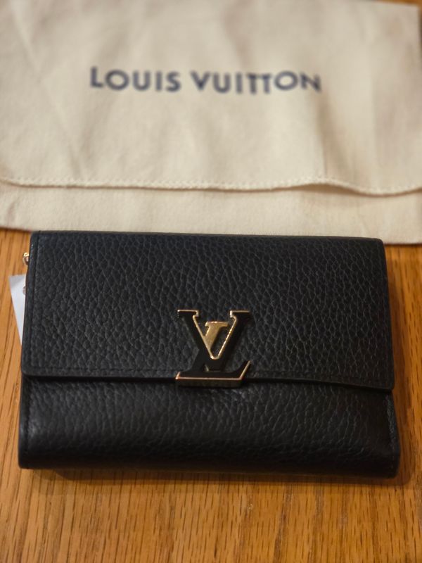 Louis Vuitton Capucine  tri fold wallet