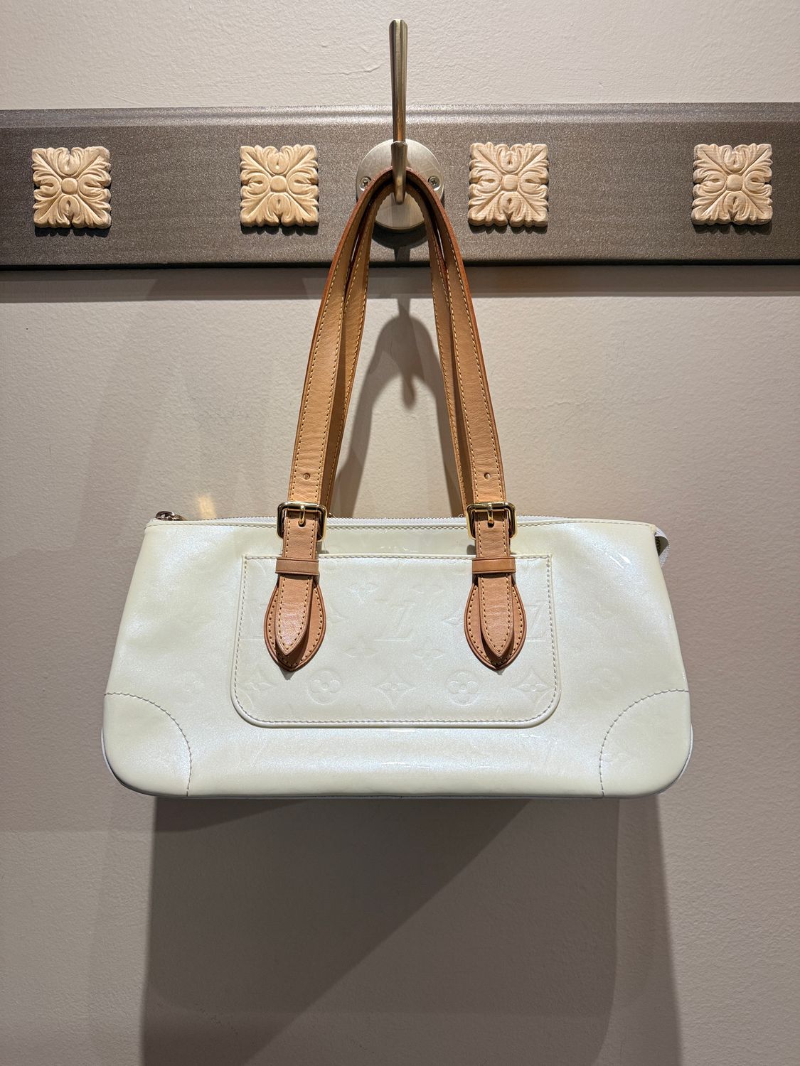 Louis Vuitton Monogram Vernis Shoulder bag