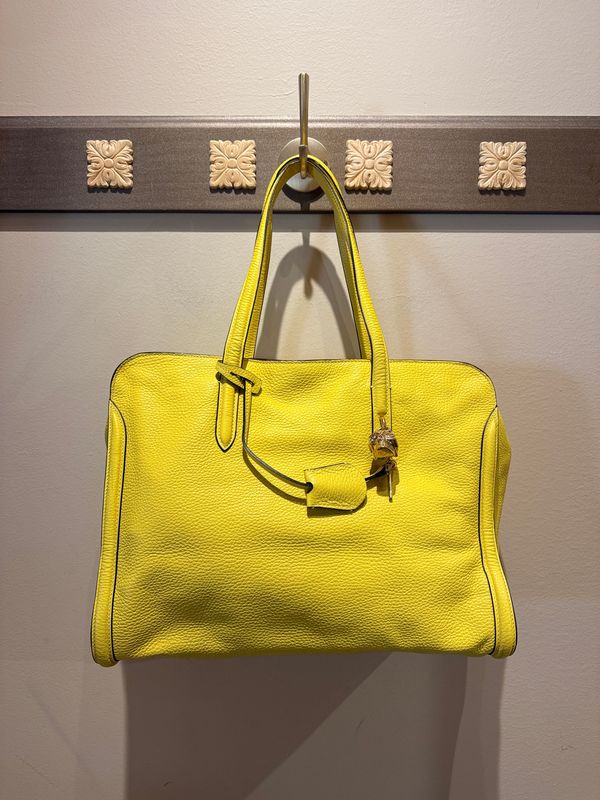 Alexander McQueen Yellow Pebbled Calfskin Large Skull Padlock Zip around Tote bag Alexander McQueen Yellow Pebbled Calfskin Large Skull Padlock Zip around Tote bag
