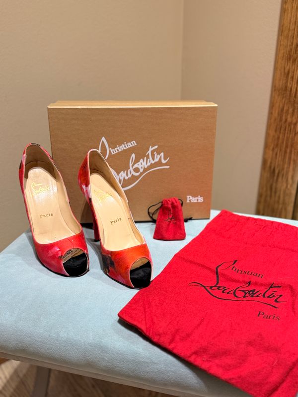 Christian Louboutin Very Prive Pumps