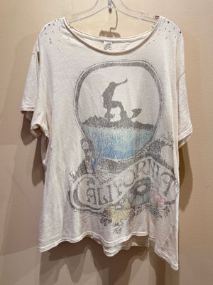 Magnolia Pearl Graphic T Shirt Magnolia Pearl Graphic T Shirt