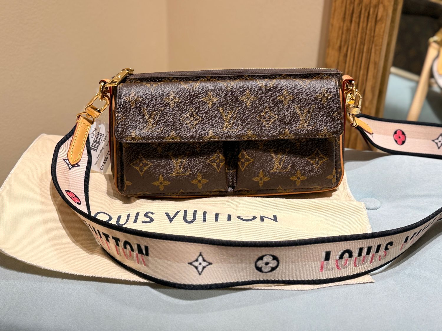 Louis Vuitton Vivacite Handbag