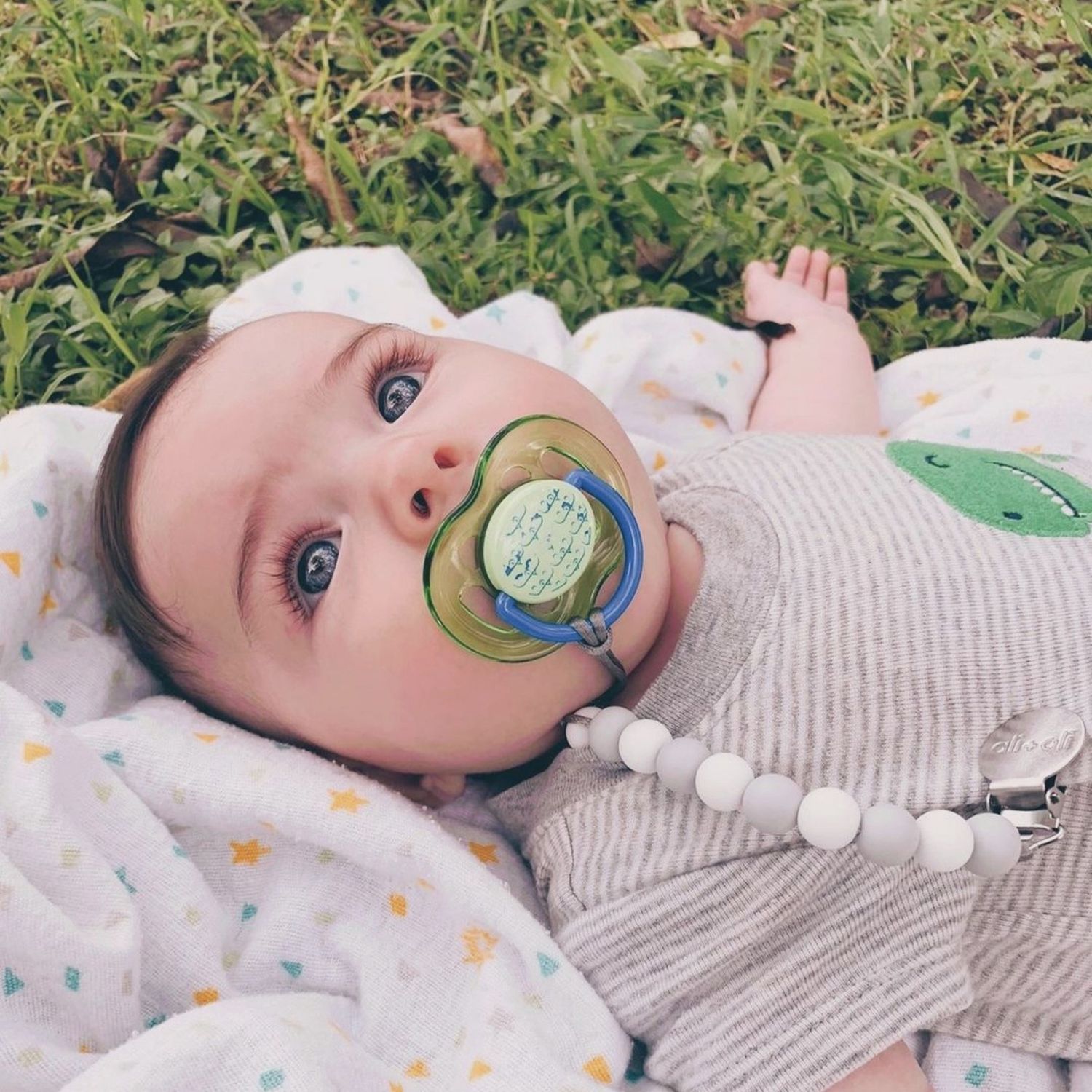 Ali+Oli Silicone Pacifier Clip (Grey-White)