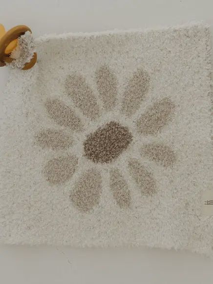 Lovey | Daisy Fields