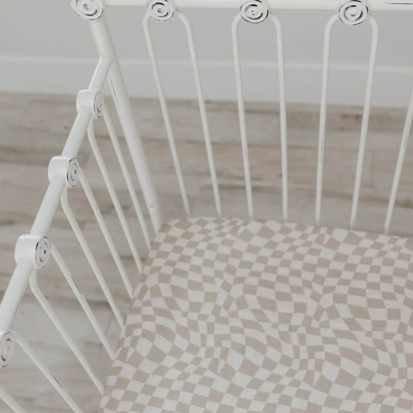 Muslin Crib Sheet | Wavy Checker
