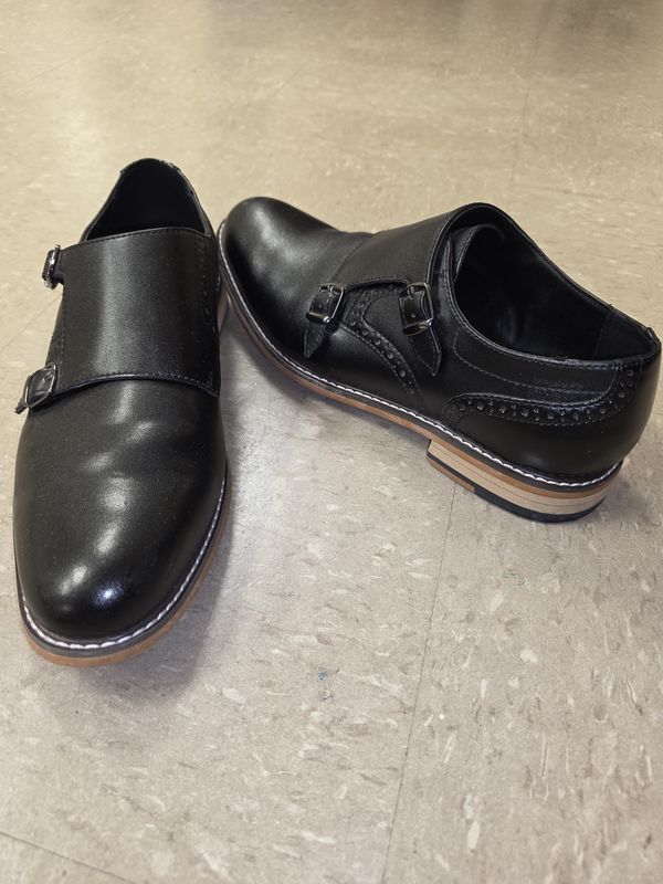 Men's leather black shoe