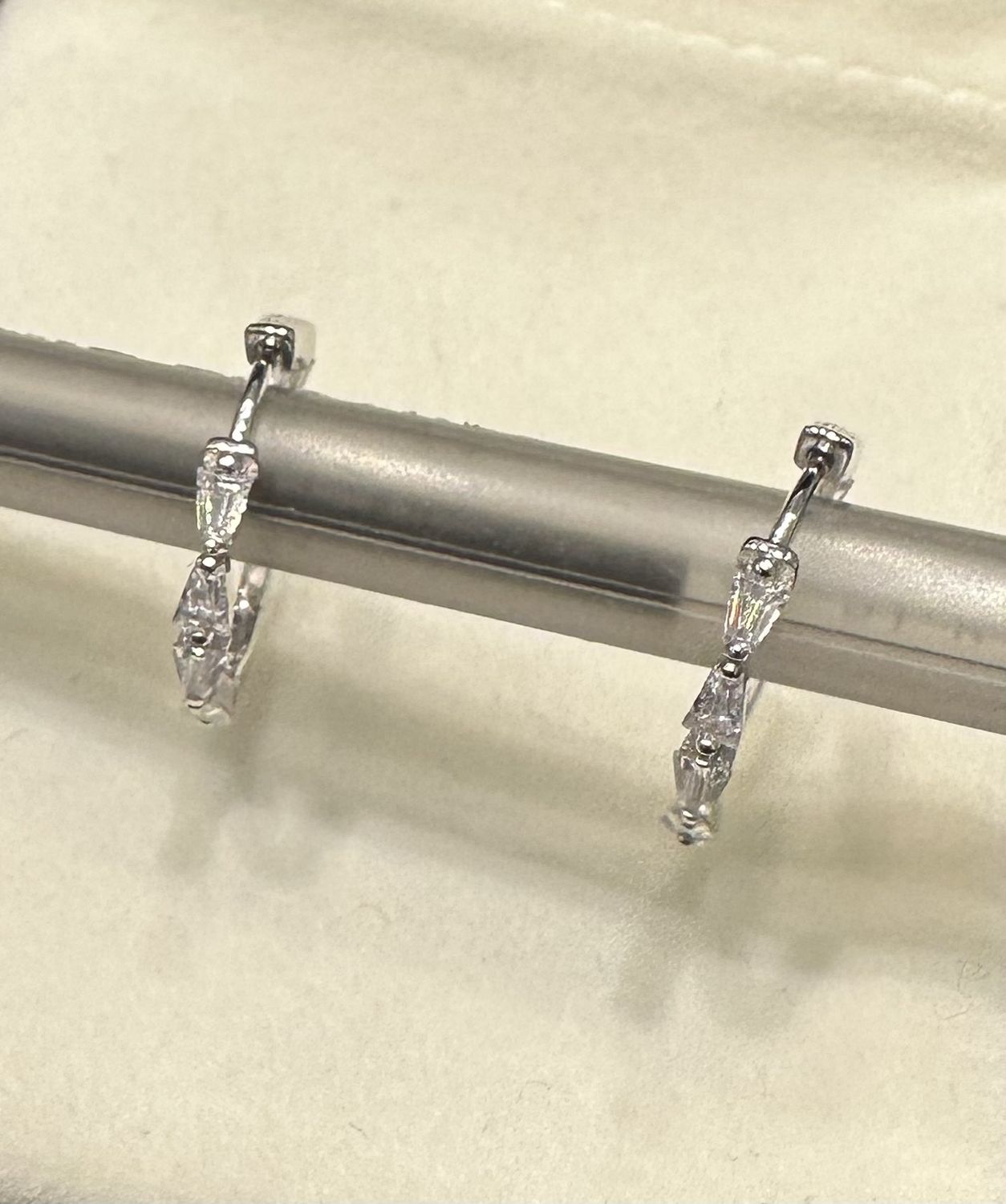 Bgt Stn Hoop Earring