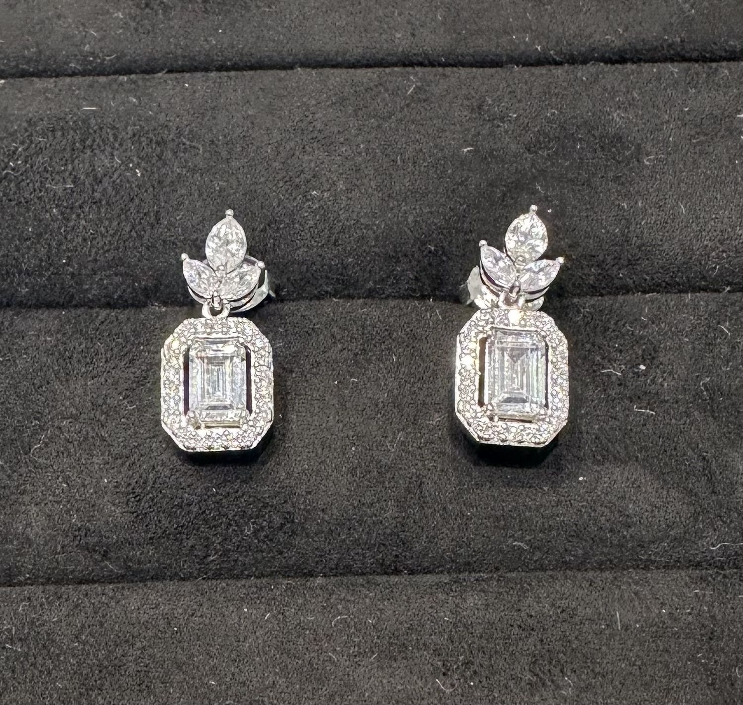 Leaf Shp Bgt Clr Earring