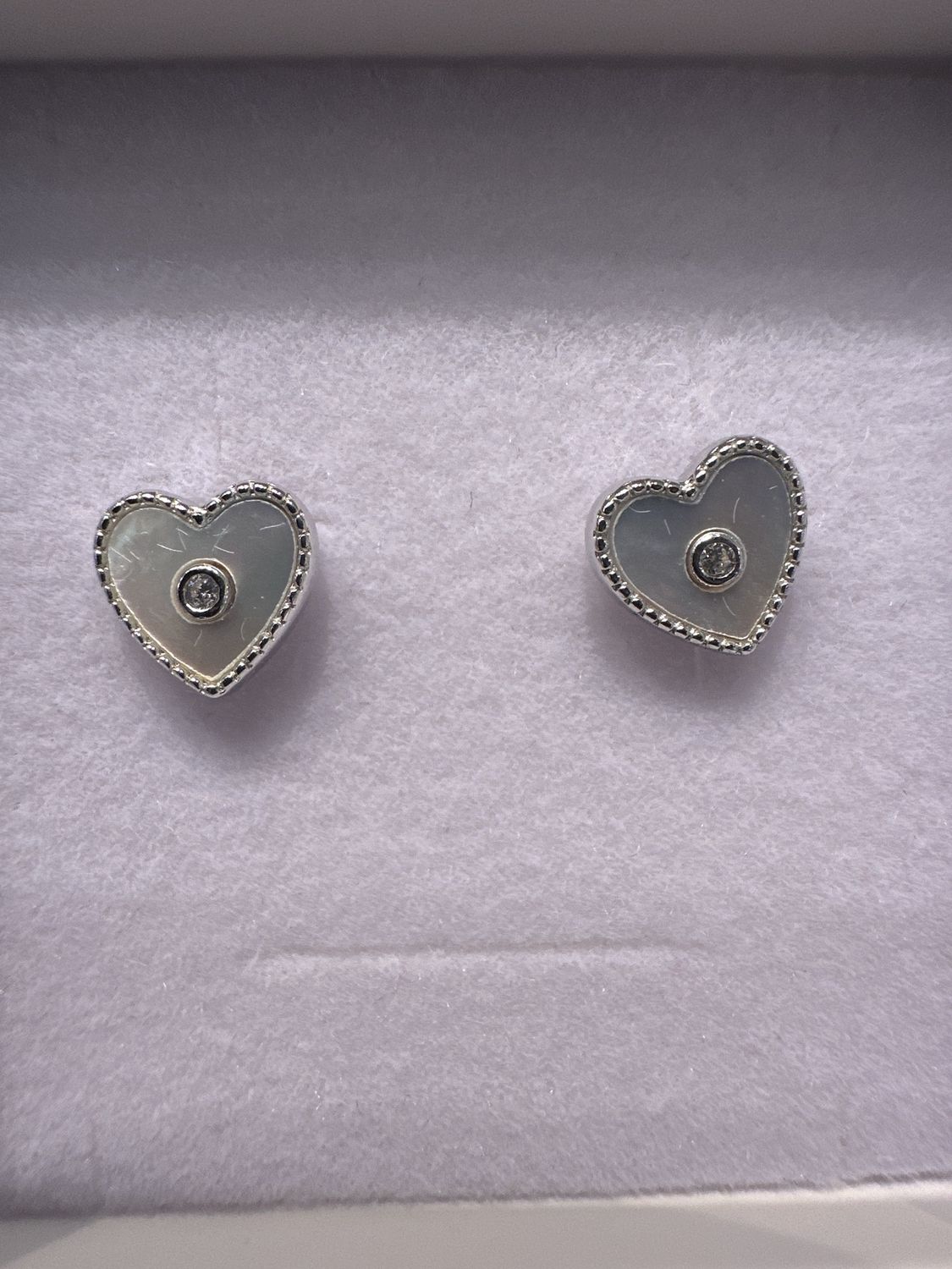 Heart Shp Cntr One Stn Silver Earring