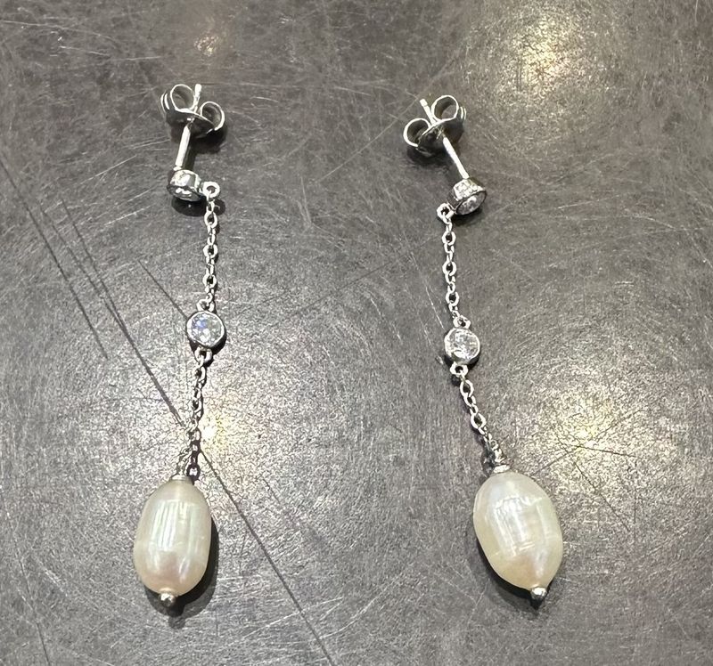 Pearl &amp; One Stone Earring