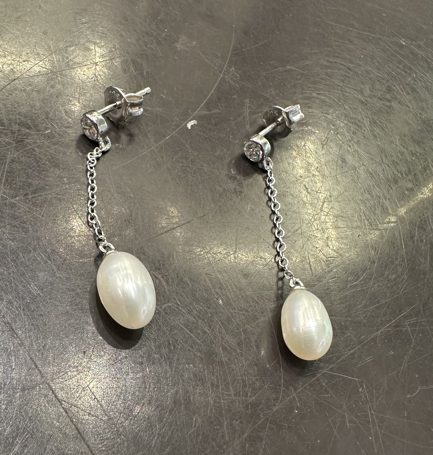 Dangling Pearl One Stone Silver Earring