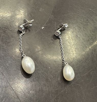 Dangling Pearl One Stone Silver Earring