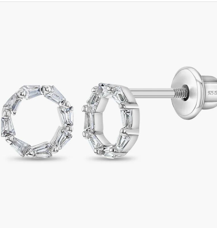 Circle stone silver earring