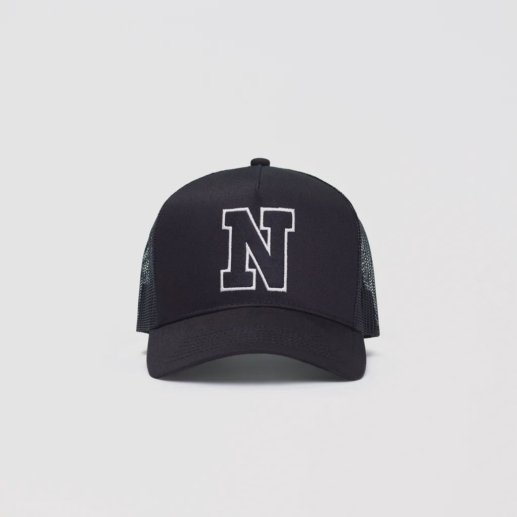 N VARSITY TRUCKER HAT, Colour: BLACK