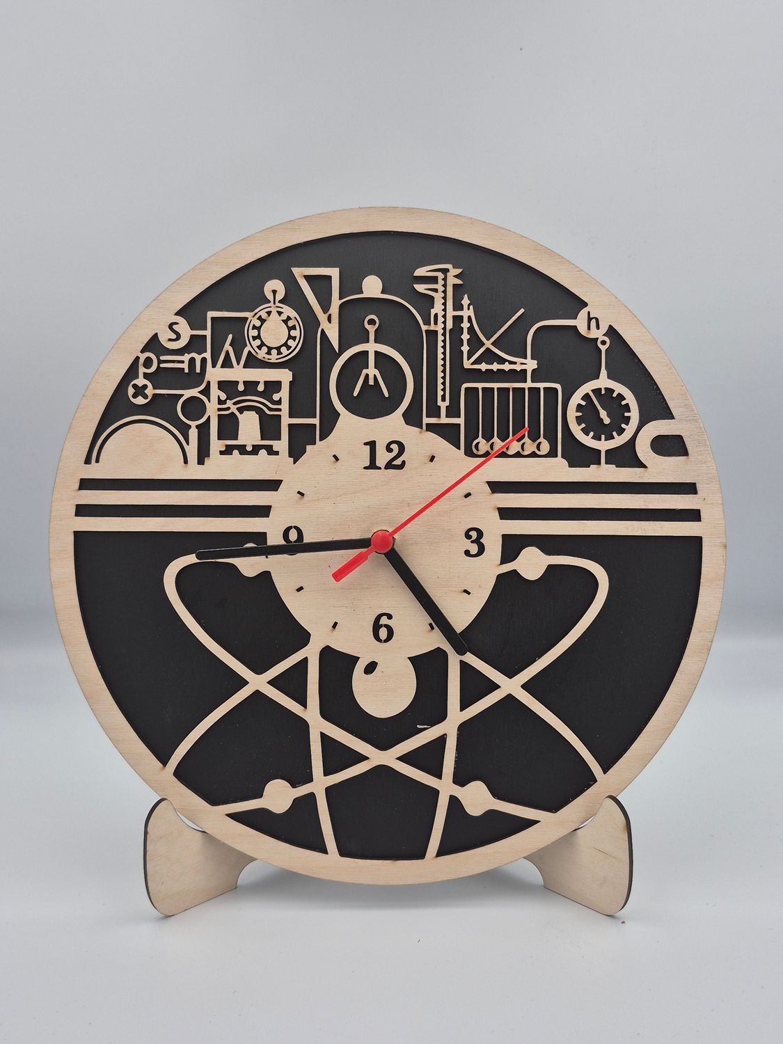 Zegar ścienny - Pracownia fizyczna