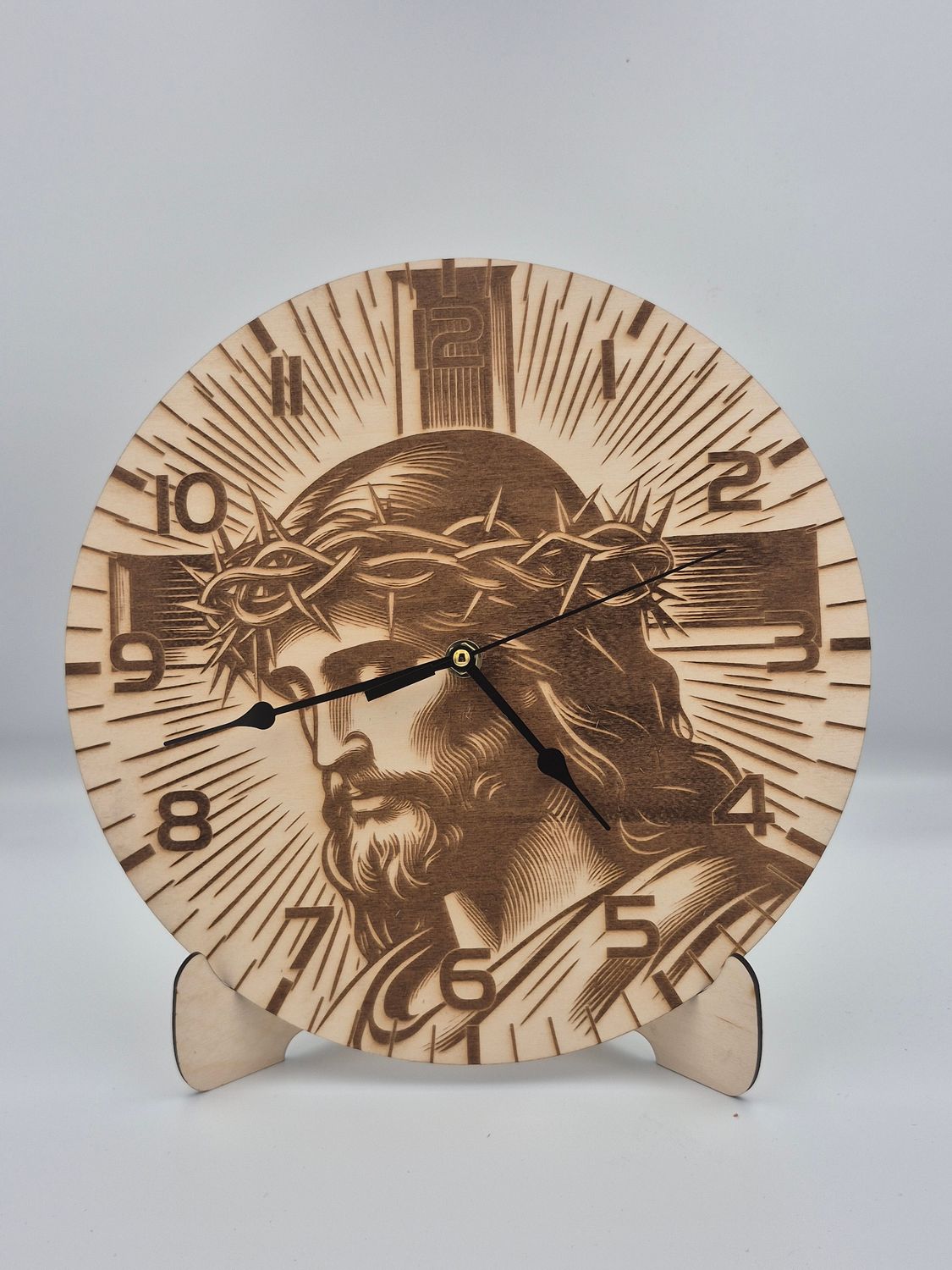 Zegar z wizerunkiem Chrystusa w koronie cierniowej