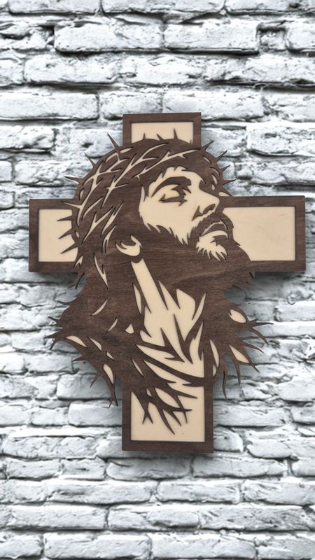 Drewniany Krzyż - Chrystus w koronie cierniowej