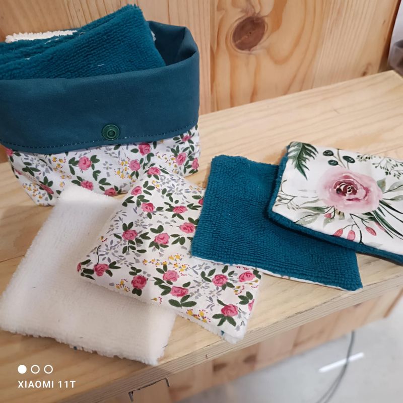 panière et 10 lingettes panière et 10 lingettes